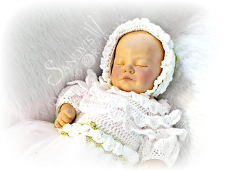 Christening_gown_bonnet_small2