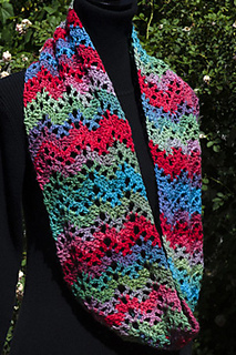 Unforgettable_ripple_cowl_1_small_small2