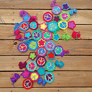 Crochet_hexagons_and_crochet_pentagons_small2