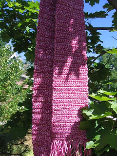 Simple_crocheted_scarf_rose_on_tree_small2