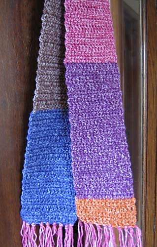 Simple_crocheted_scarf_color_block_3_medium