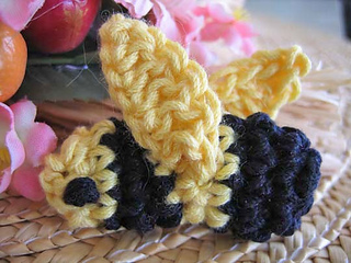 Amigurumi_bumblebee_closeup_resized_fix_small2