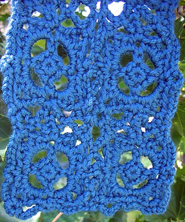 Old_world_scarf_end_on_tree_small2