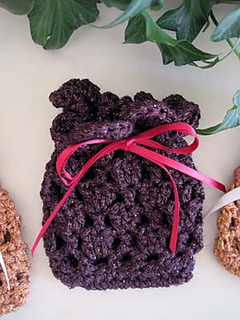 Gift_bag_in_24_k_burgundy_small2