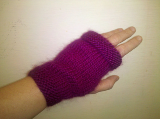 Ravelry: Flat-knit Wristies pattern by Lisa Haselow