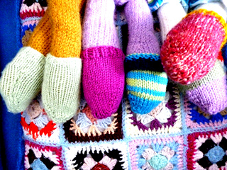 Issuucoloured_feet_small2