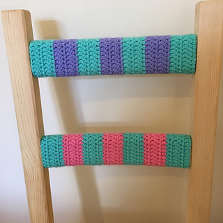 Blue_purple_pink_crochet_chair_small2