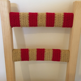 Red_and_gold_crochet_chair_small2