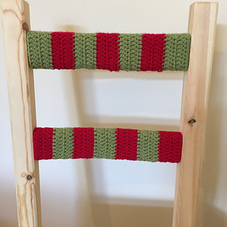 Red_and_green_crochet_chair_small2