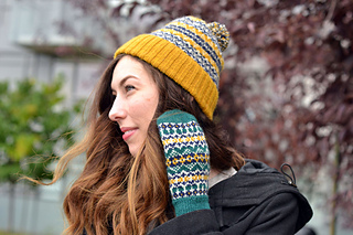 Mitten-and-hat-portrait-near-face-web_small2