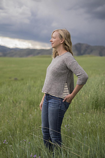 Amber_junegrass_pullover_carrie_hoge_side_small2
