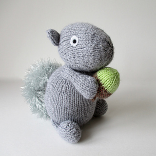 Finsbury_squirrel_img_2071_small2