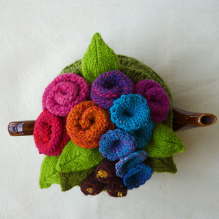 Garden_top_tea_cosy_1_small2