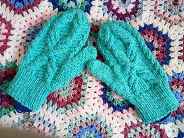 Wheatsheaf Mitten Pattern, copyright Woolly Madly Deeply Wheatsheaf Mitten Pattern, by Loraine Birchall for Woolly Madly Deeply