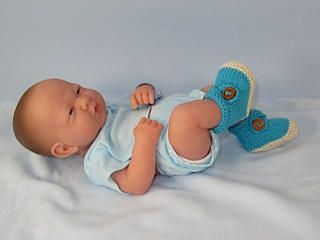 Baby_2_colour_cross_strap_booties05_small2