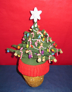 Christmas_tree_beanie_b_small2