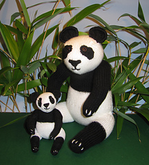 Panda_and_baby2_small