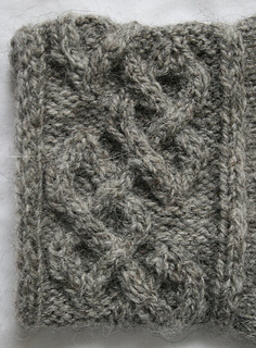 Cabledcuffgloves_b_500_small2