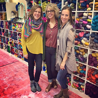 Shindiggirls-omenaincrew_small2