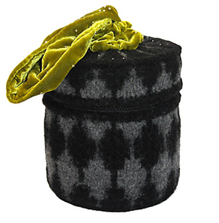 Harlequin_black_gray_sized_small2
