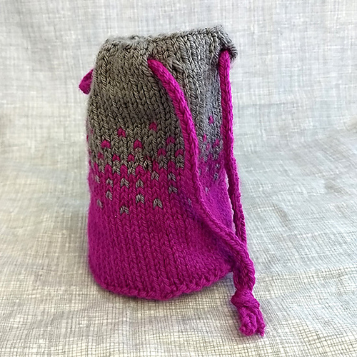 Made myself a chalk bag for when I go rock climbing r/knitting