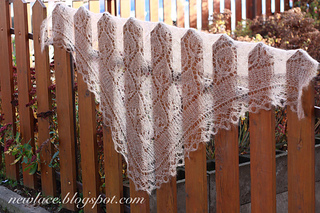 007_waterlily_triangular-shawl_w_c_small2