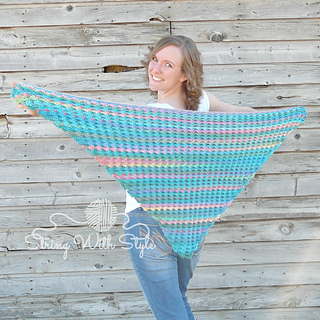 Breaking_waves_shawl_by_schere_s_crafty_crochet_-_photo_by_string_with_style__4__small2