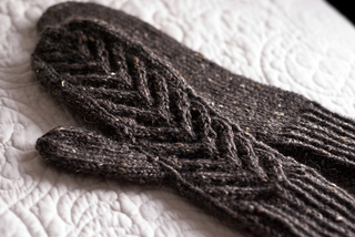 Antler_mittens_1_small2