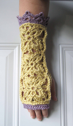 Blockedgoldfingerlessglovestop_medium