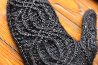Mysterious-mittens-details_small2